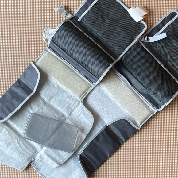 Munchkin designer diaper change kit. Set of 2 - Picture 11 of 11